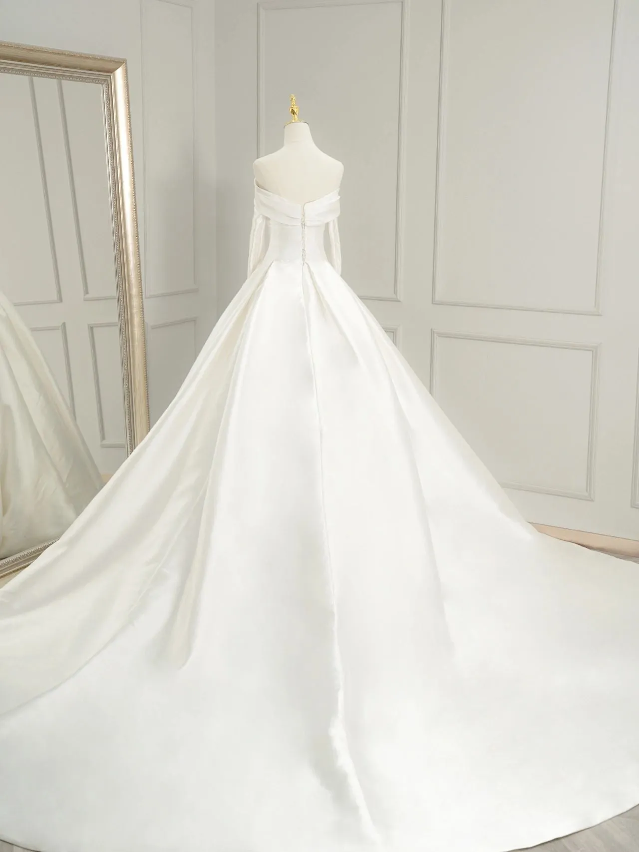 Simple  Ball Gown Silk Wedding Dress with Sleeves